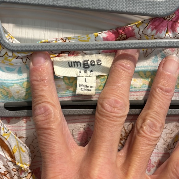 Blouse - Picture 2 of 3